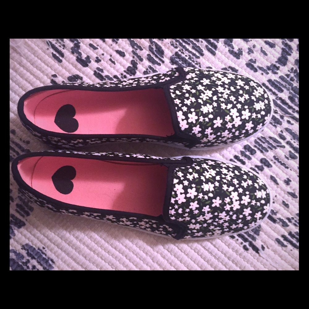 Avon Floral Canvas Flats Size 8